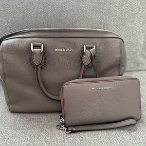 Michael Michael Kors
STUDIO MERCER MEDIUM DUFFLE